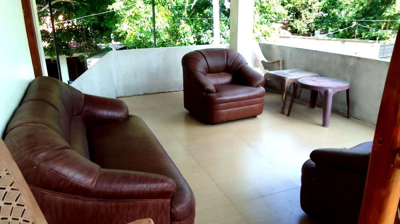 Big House Udawalawe Bed & Breakfast Ngoại thất bức ảnh